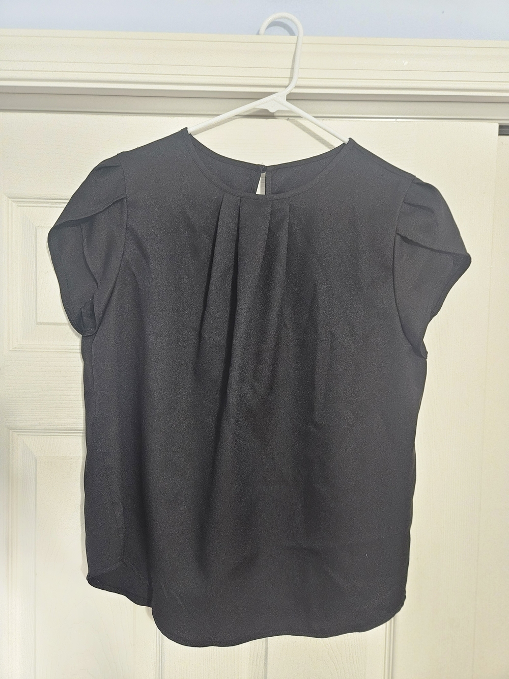 SHEIN Black Pleated Cap-Sleeve Blouse